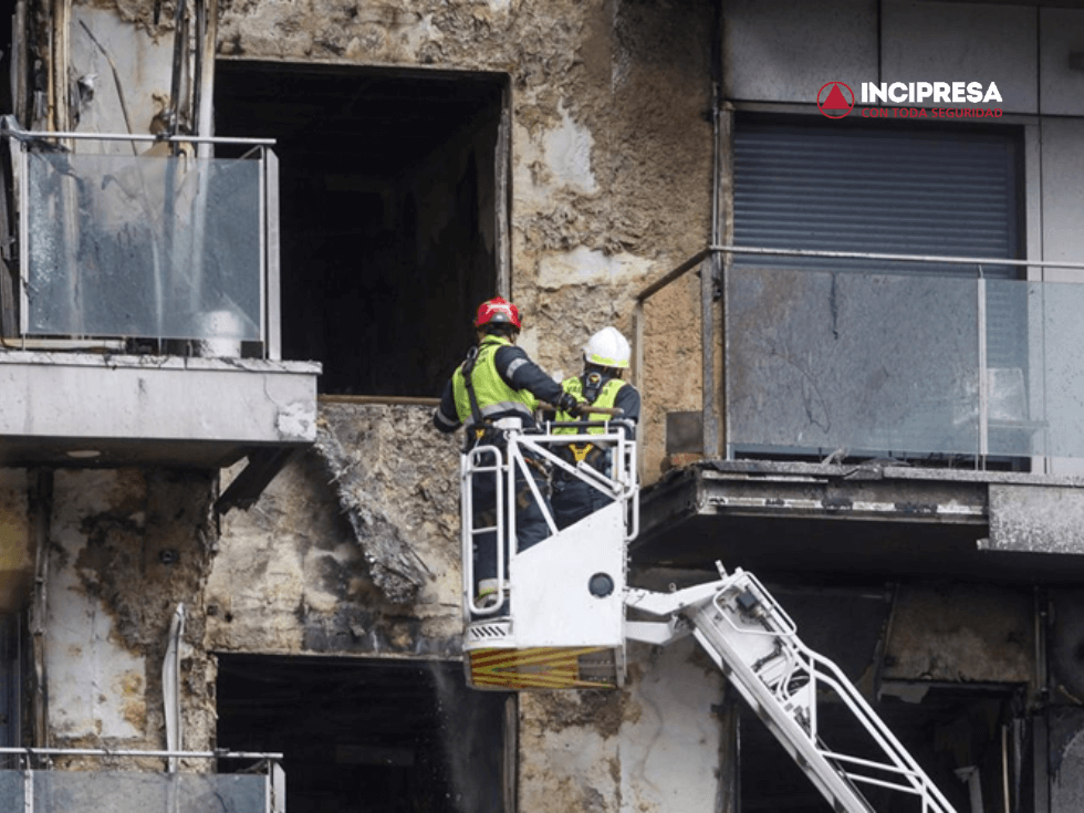 Valencia Firefighters Extendable Arm Rescue Vehicle